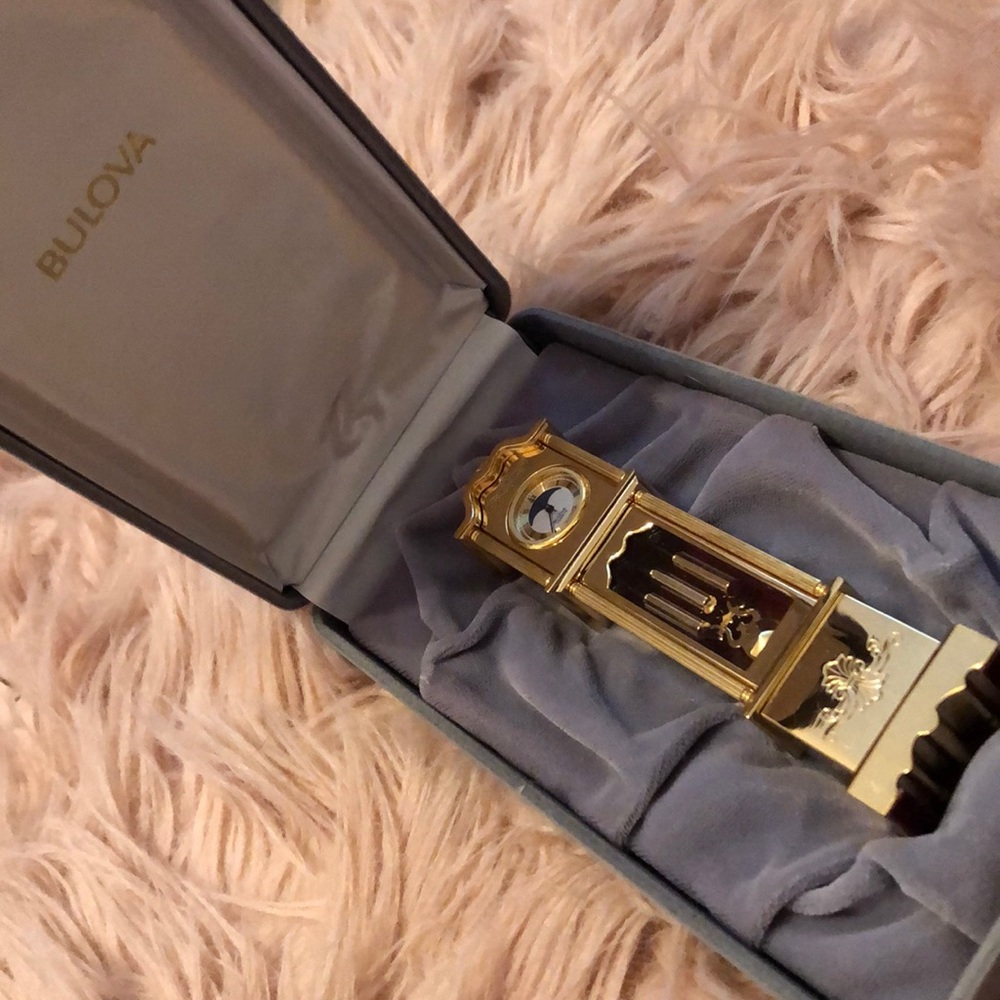 Bulova clock